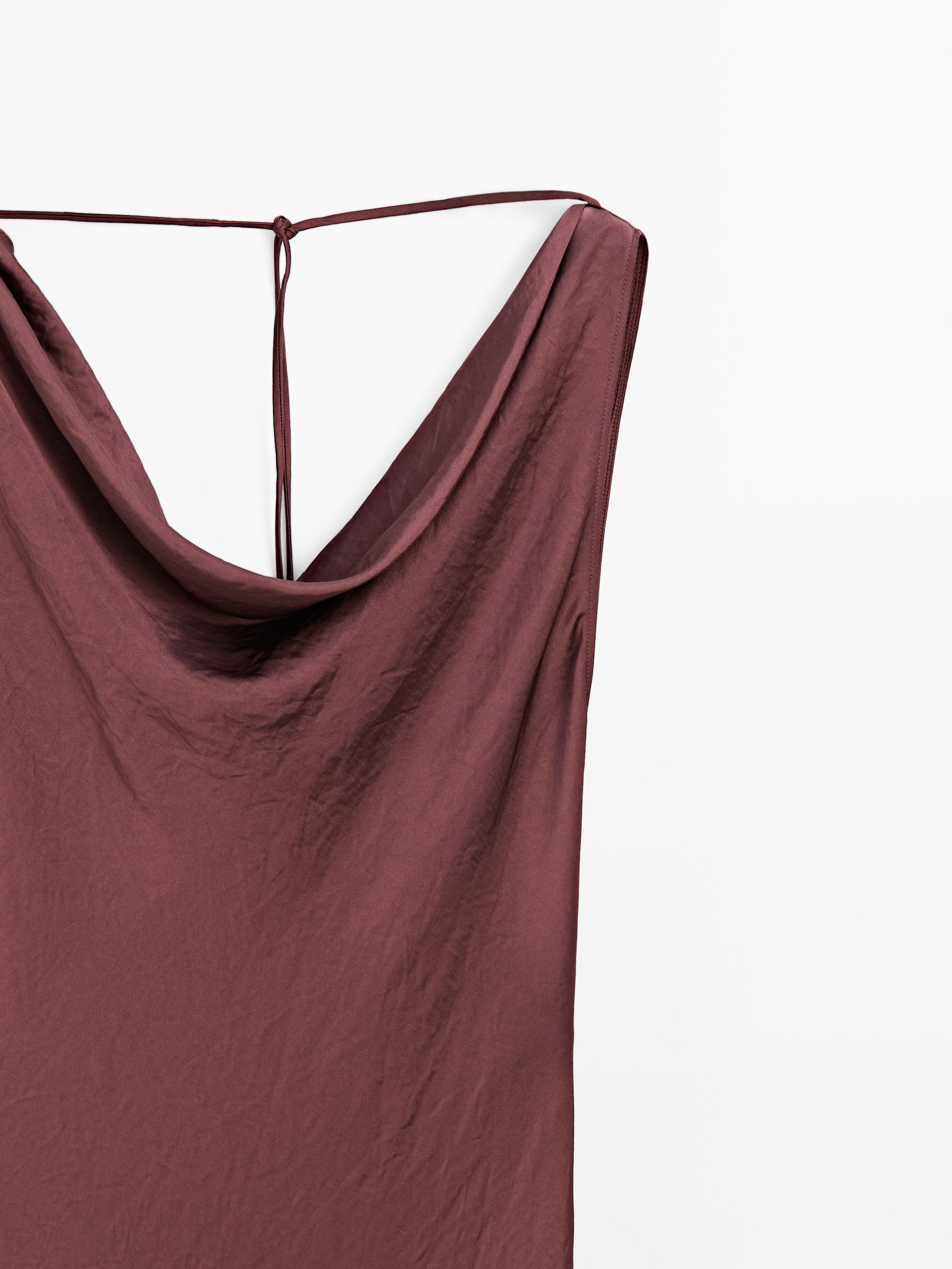 Robe longue satinée détail dos