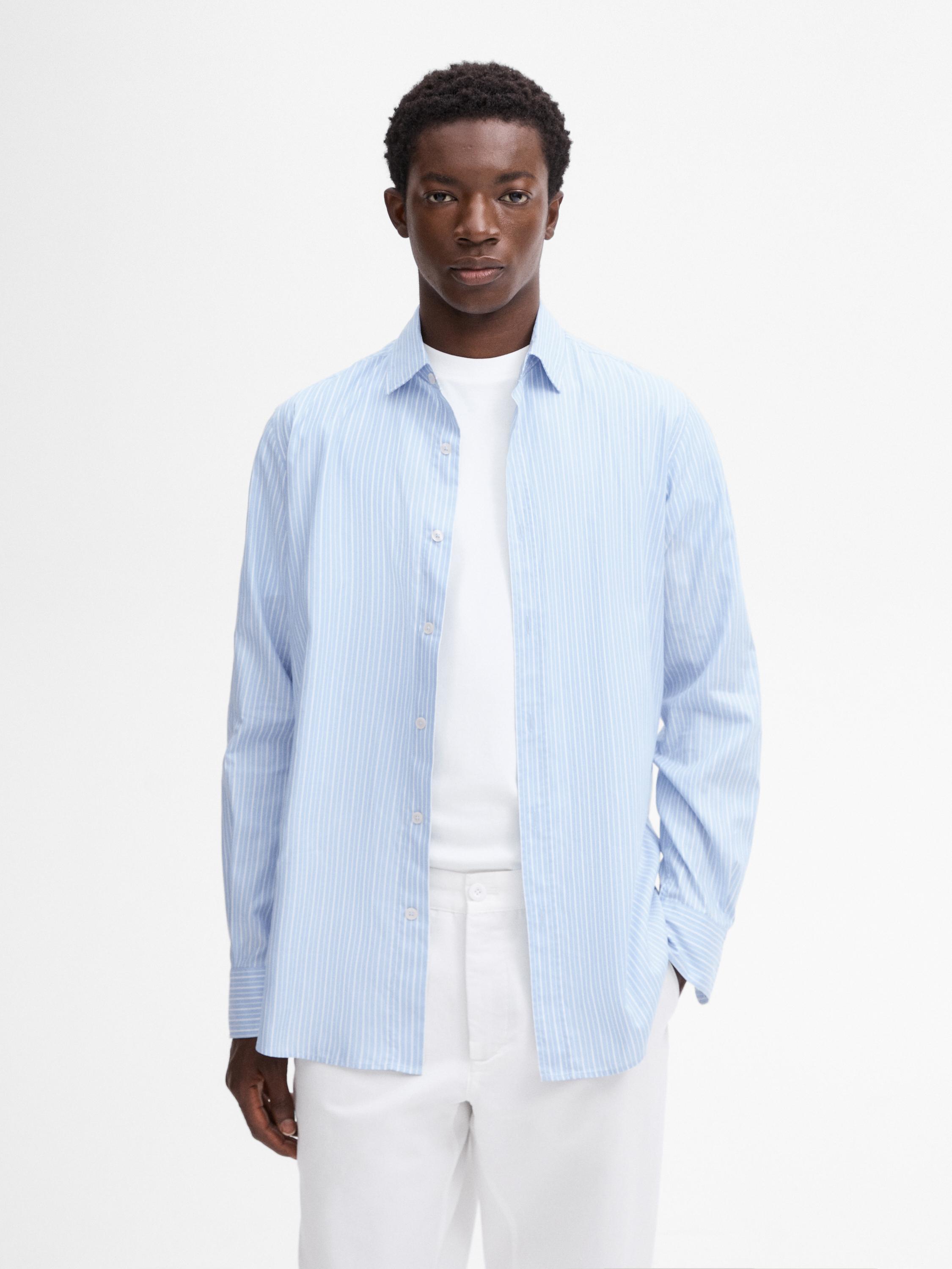 Camisa blanca con rayas celestes on sale