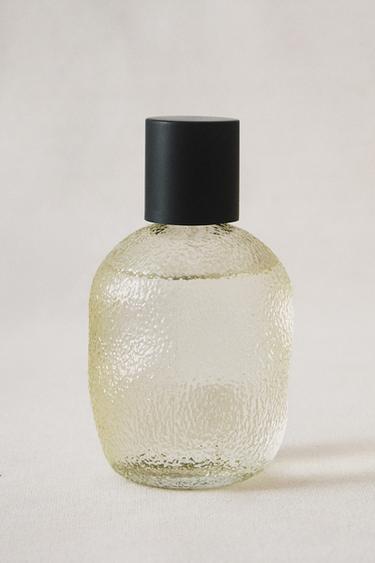 (190 ML) VETIVER MELON FABRIC FRESHENER - زجاجي داكن الخاص بـ Zara