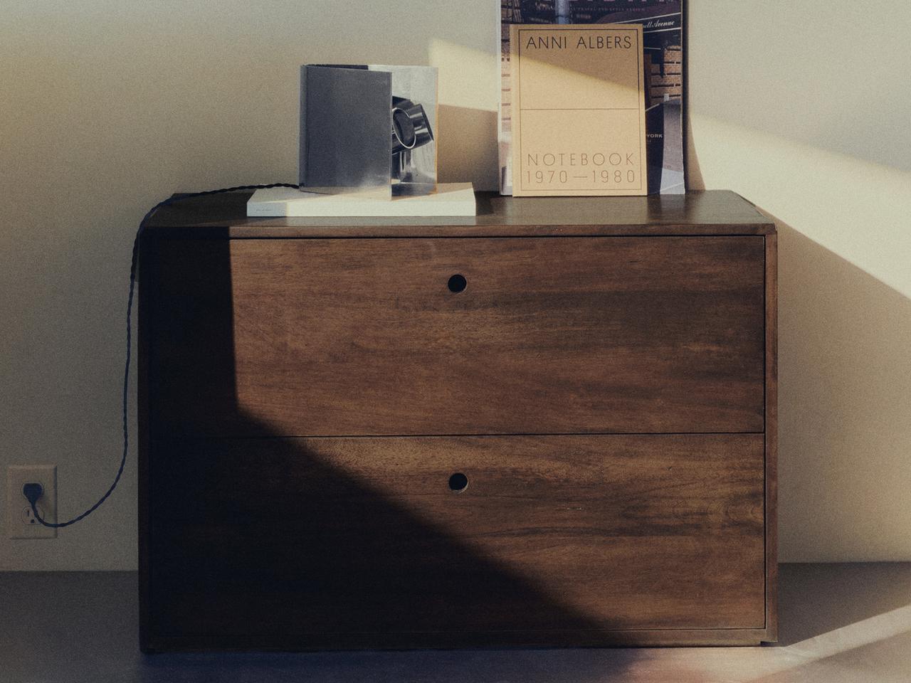 WOODEN CHEST OF DRAWERS — Brown