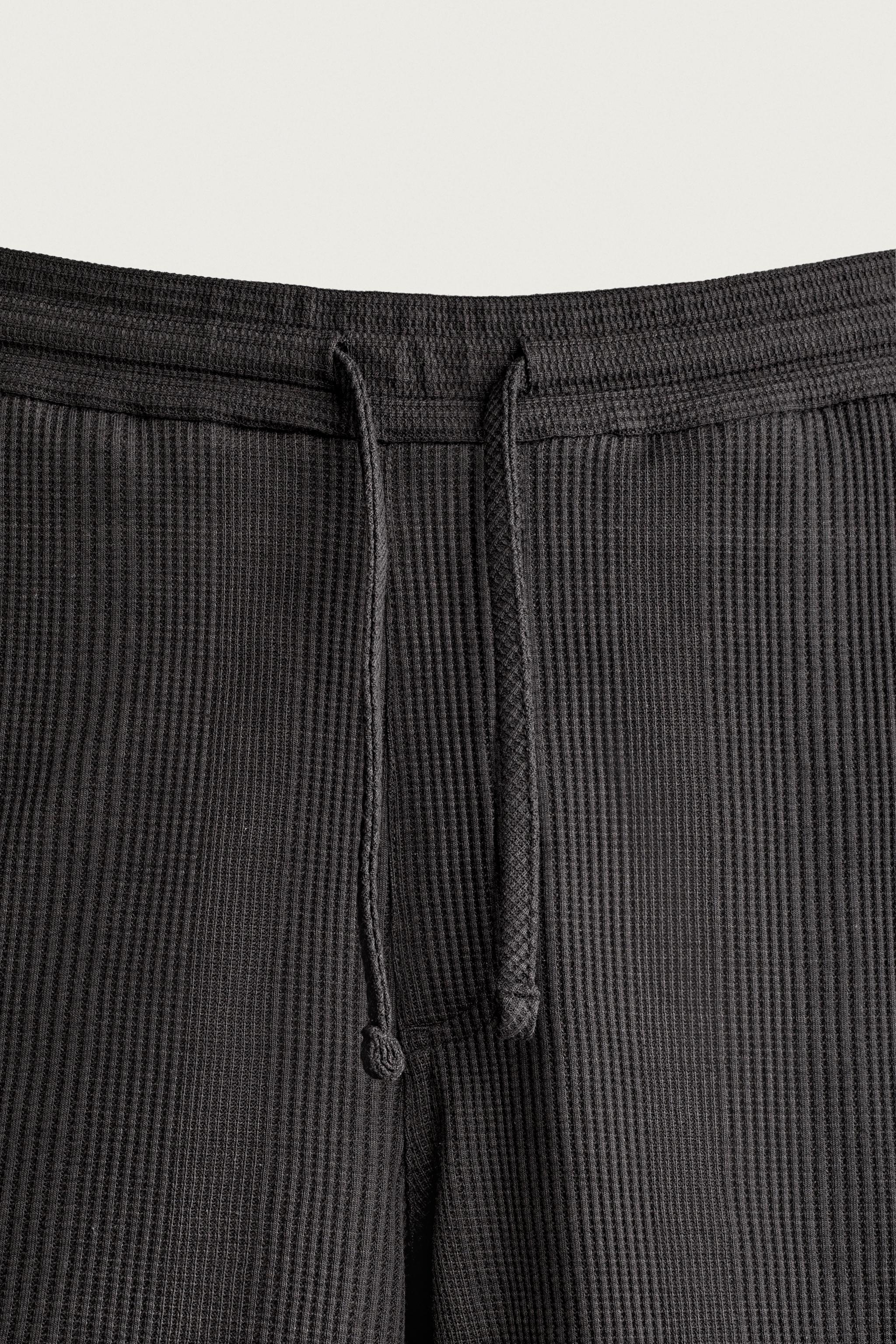 TEXTURED RELAXED FIT SHORTS