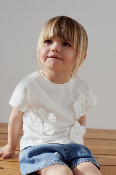 CAMISETA APLIQUE FLORES - Blanco roto de Zara