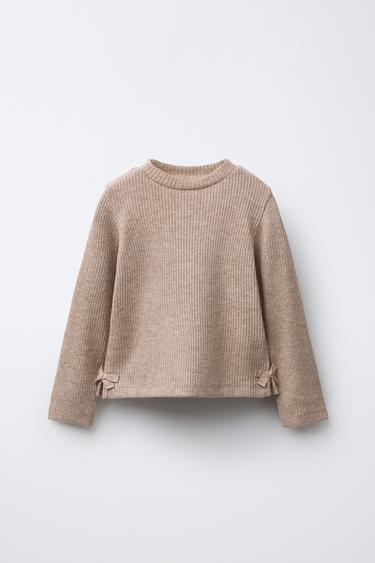 GERIPPTES SHIRT MIT GLÄNZENDEN SCHLEIFEN - grau-beige von Zara