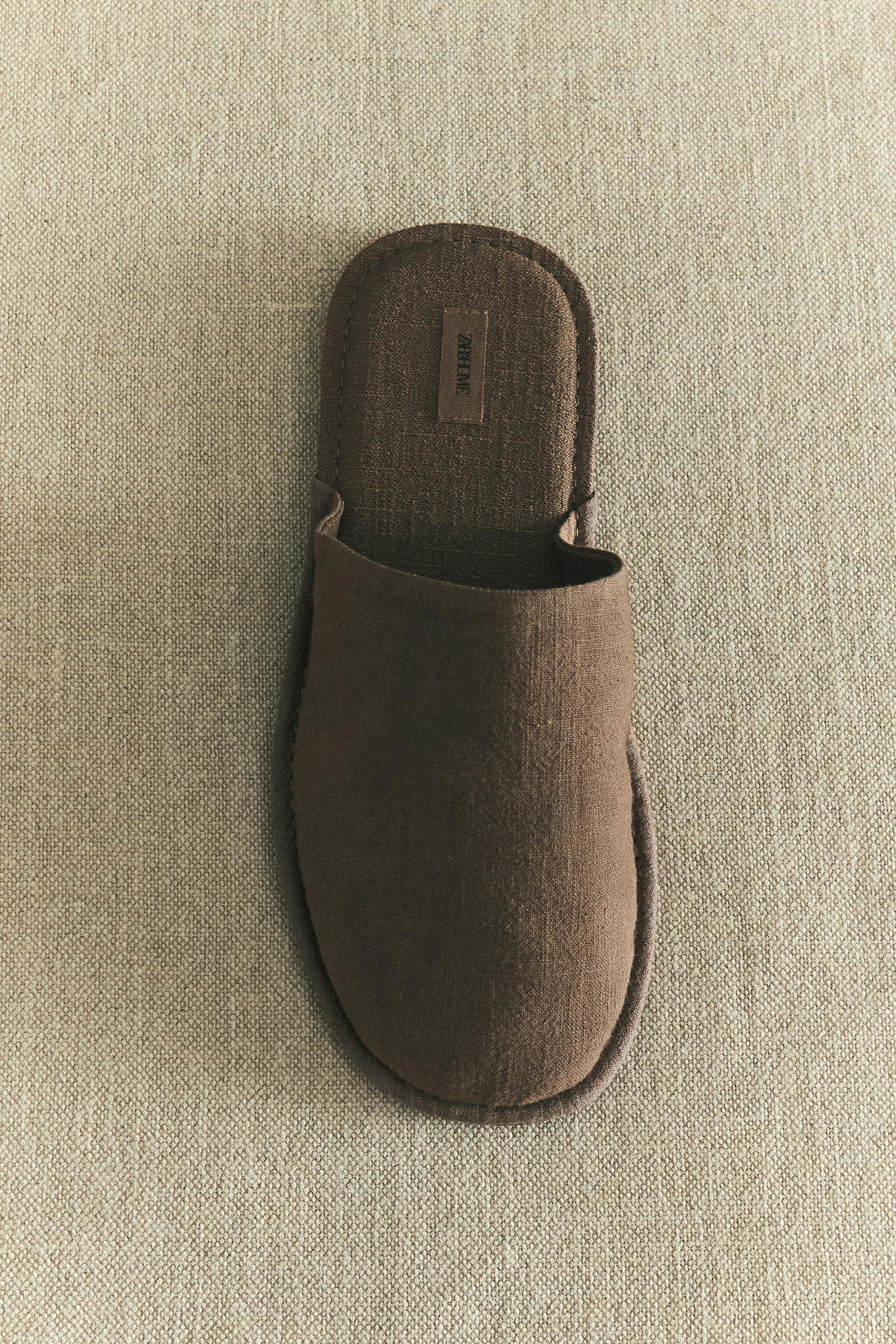 CHAUSSONS OUVERTS À L’ARRIÈRE RAMIE
