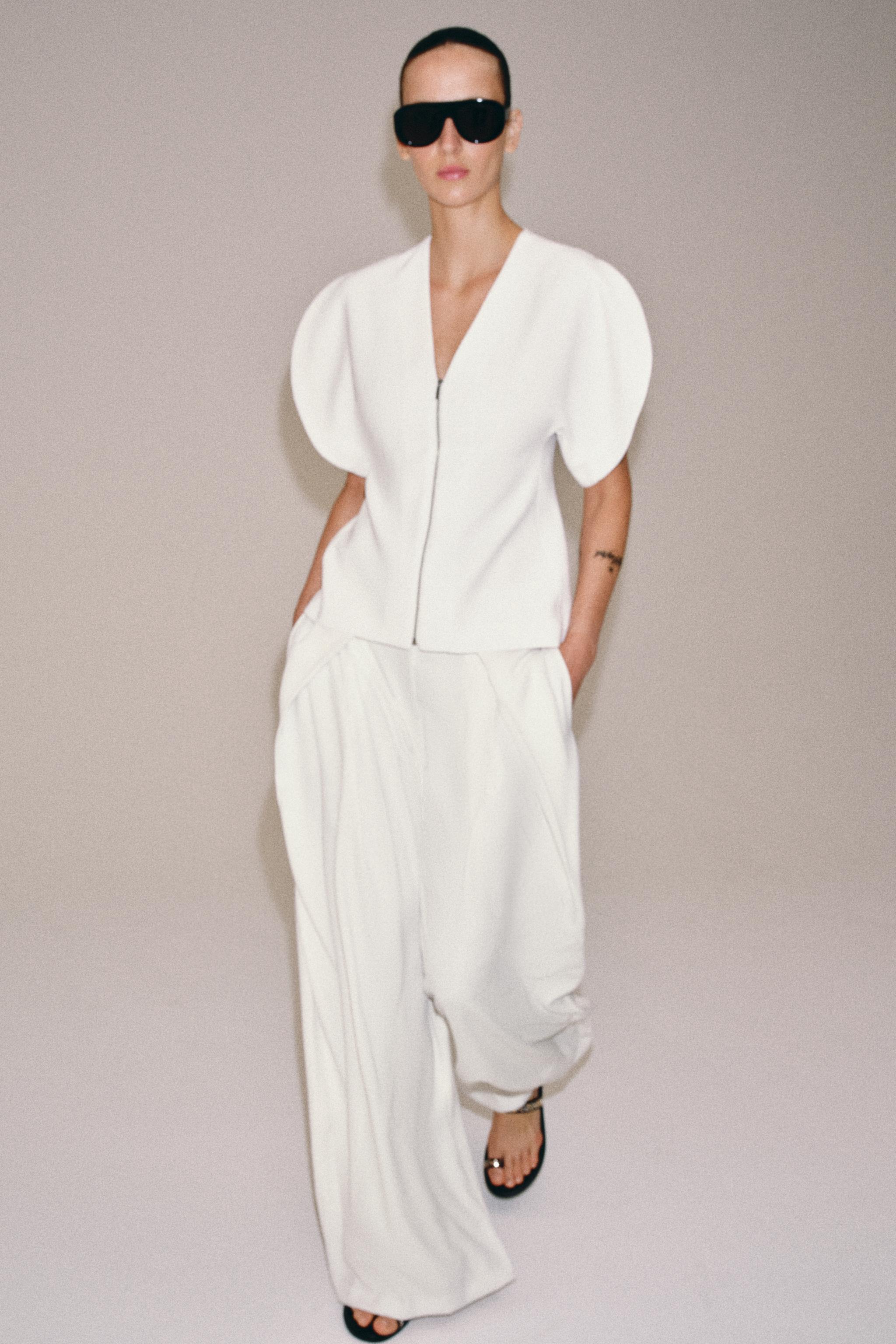 ZW COLLECTION トップス - エクリュ | ZARA Japan / 日本