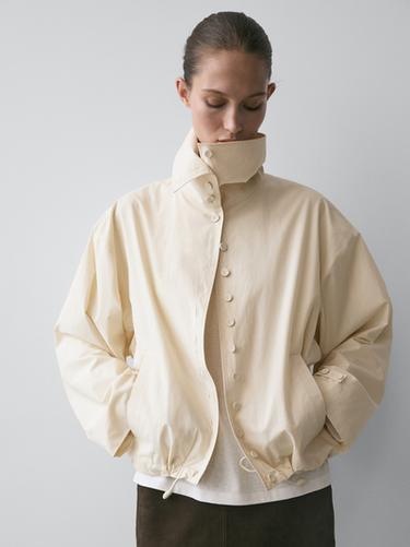 Chaqueta detalle botones algodón - Crudo de Zara