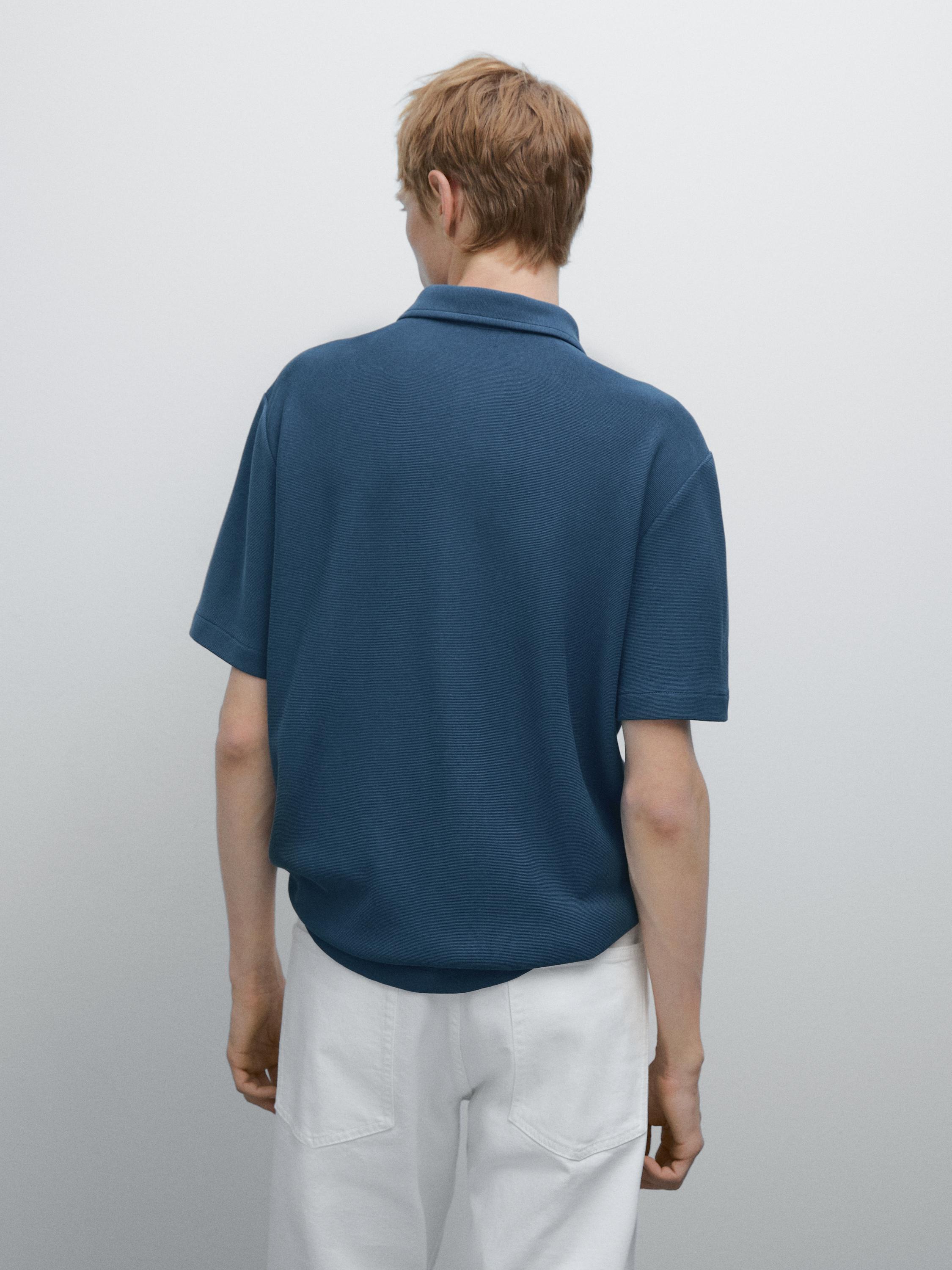 Textured short sleeve polo shirt