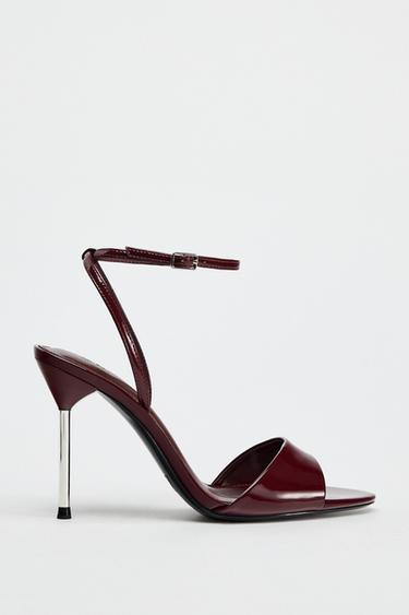 SANDAAL MET HAK EN BANDJE IN METALLIC LOOK - Bordeauxrood van Zara