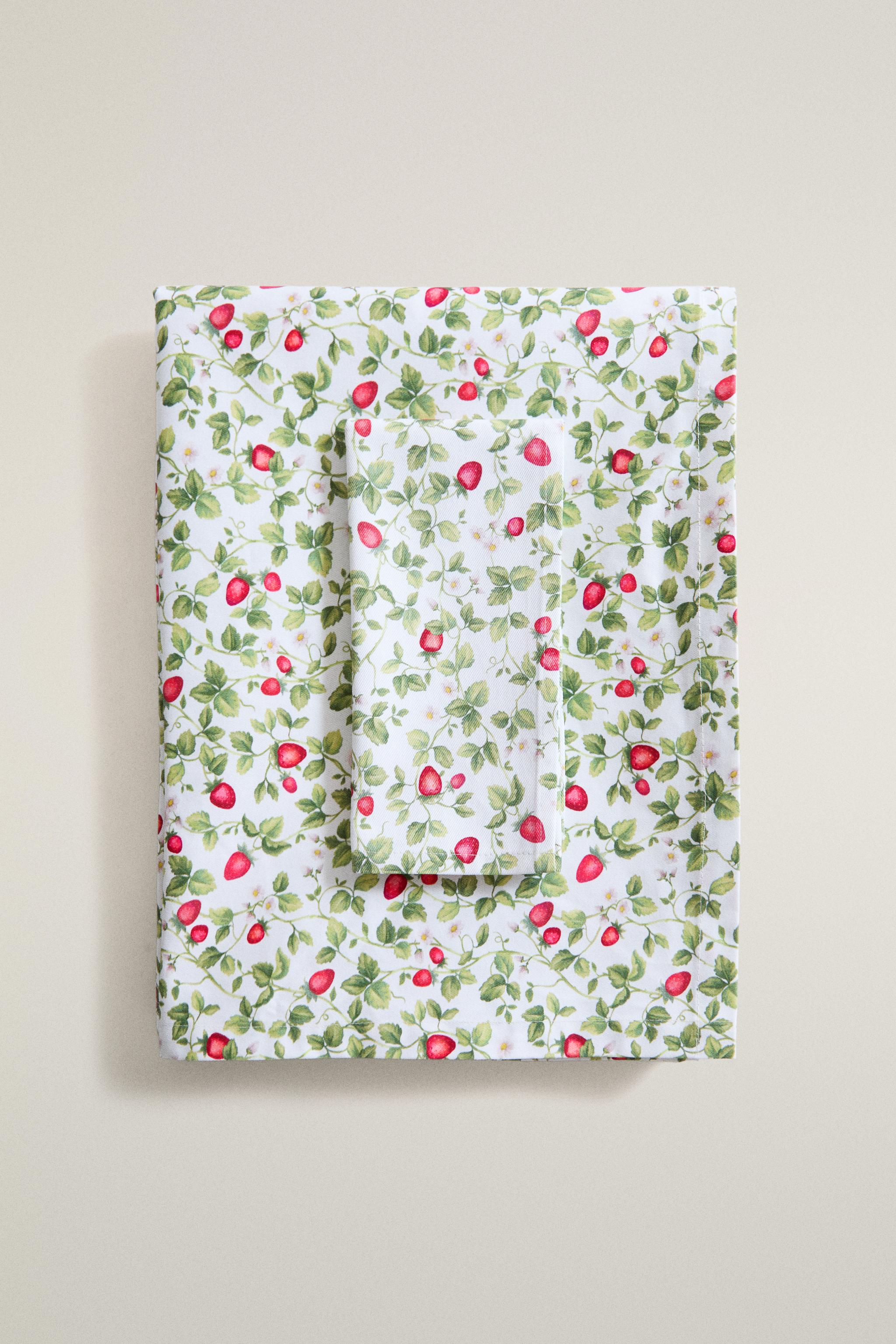 STRAWBERRY RESIN-COATED COTTON TABLECLOTH
