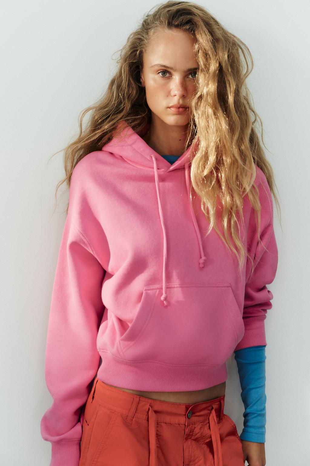 HOODIE WITH POCKET