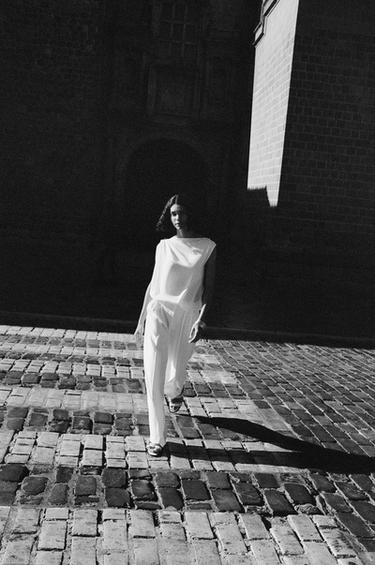 PANTALÓN PINZAS - Blanco de Zara
