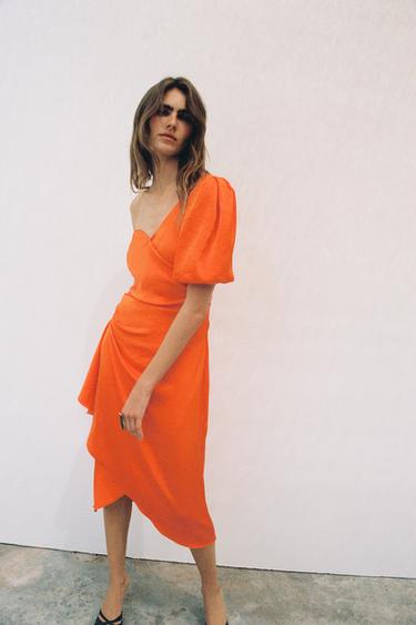 VESTIDO MIDI ASIMÉTRICO SATINADO - Naranja de Zara - Imagen 0