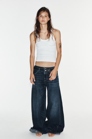 JEANS TRF DE CINTURA MEDIA CON PLIEGUES Y CINTURÓN