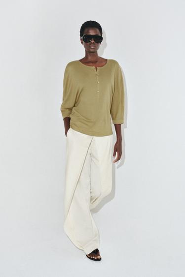 T-SHIRT COL TUNISIEN EN COTON - Kaki de Zara
