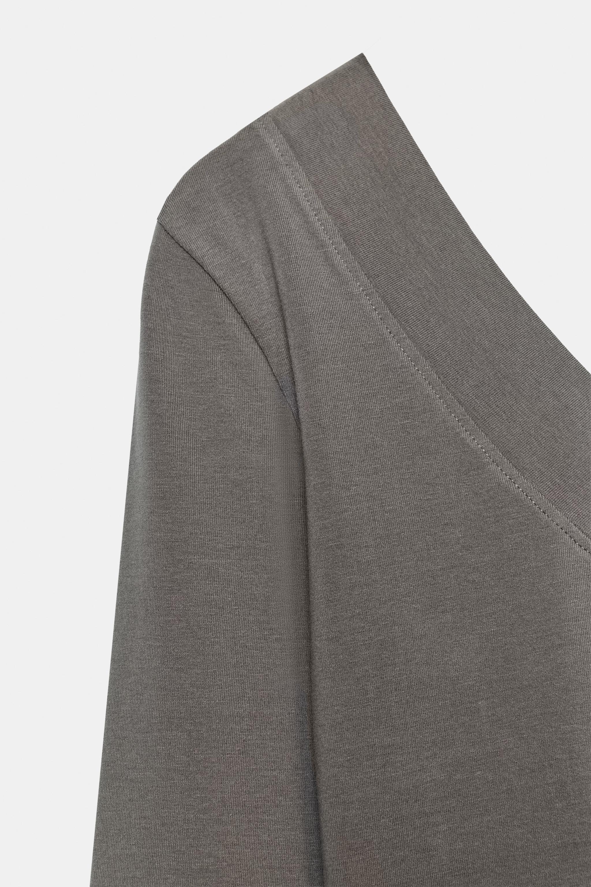 T-SHIRT COL EN V