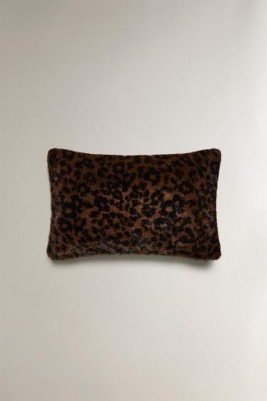 Housse Coussin Décoratif Fourrure - Magasin les cinq frères Housse Coussin Décoratif Fourrure - Magasin les cinq frères
