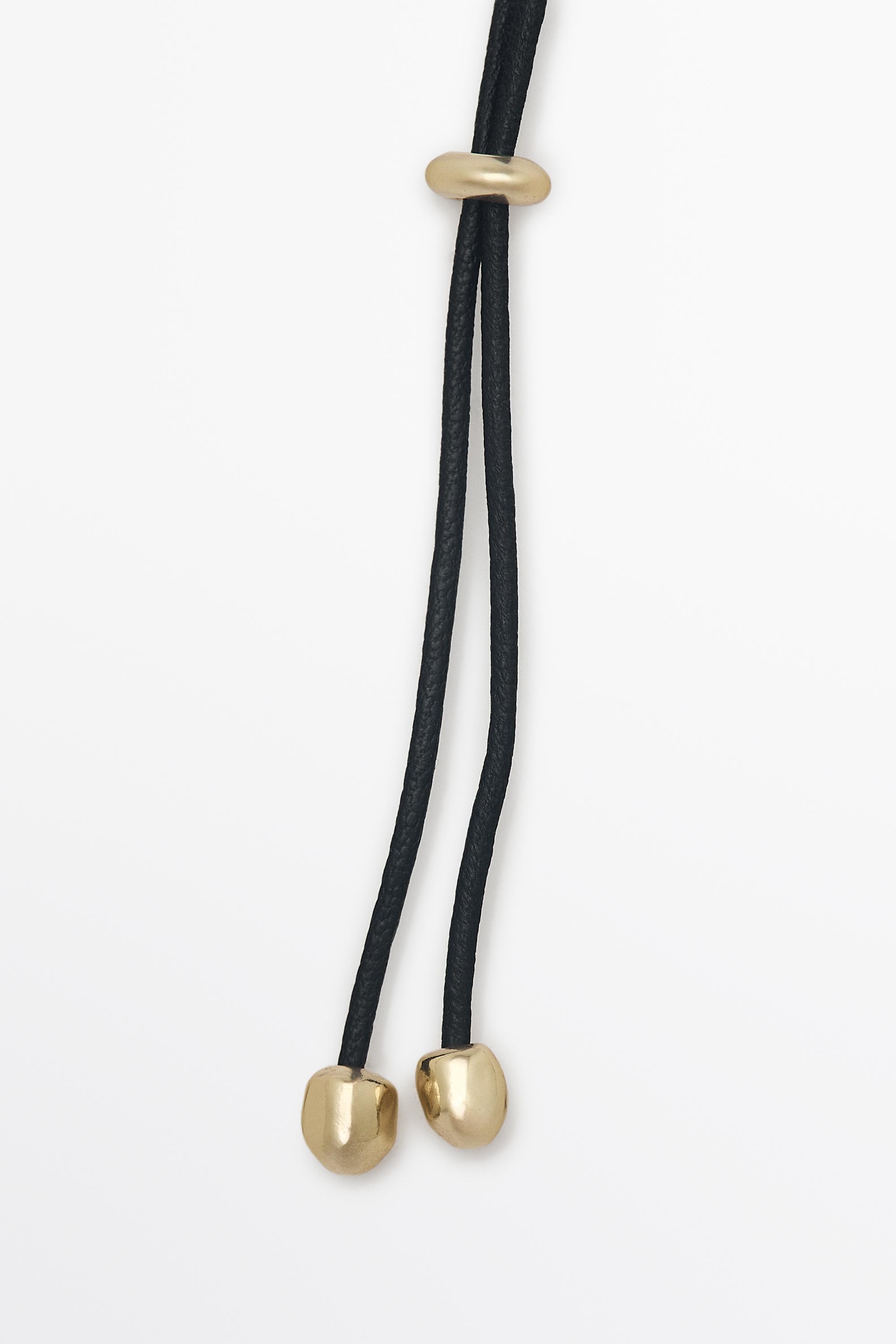 Long shield-effect piece necklace