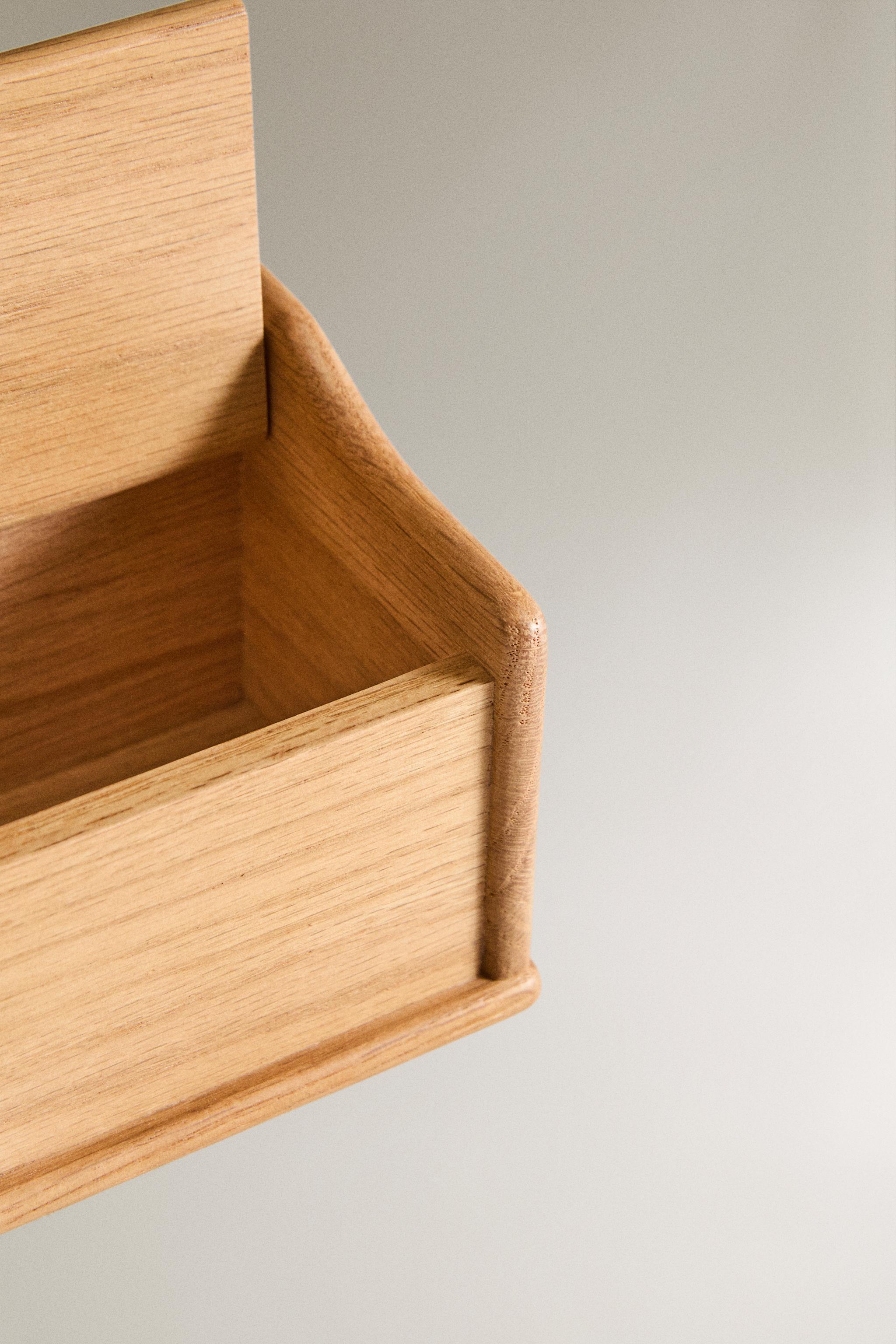 OAK WOOD SALT SHAKER WITH LID