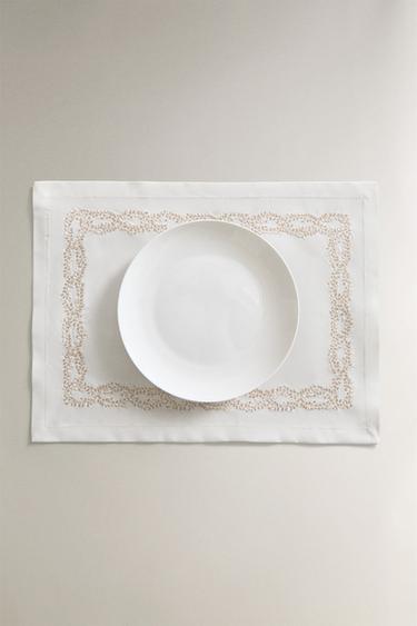 SET DE TABLE SATIN BRODÉ - Écru de Zara - Image 4