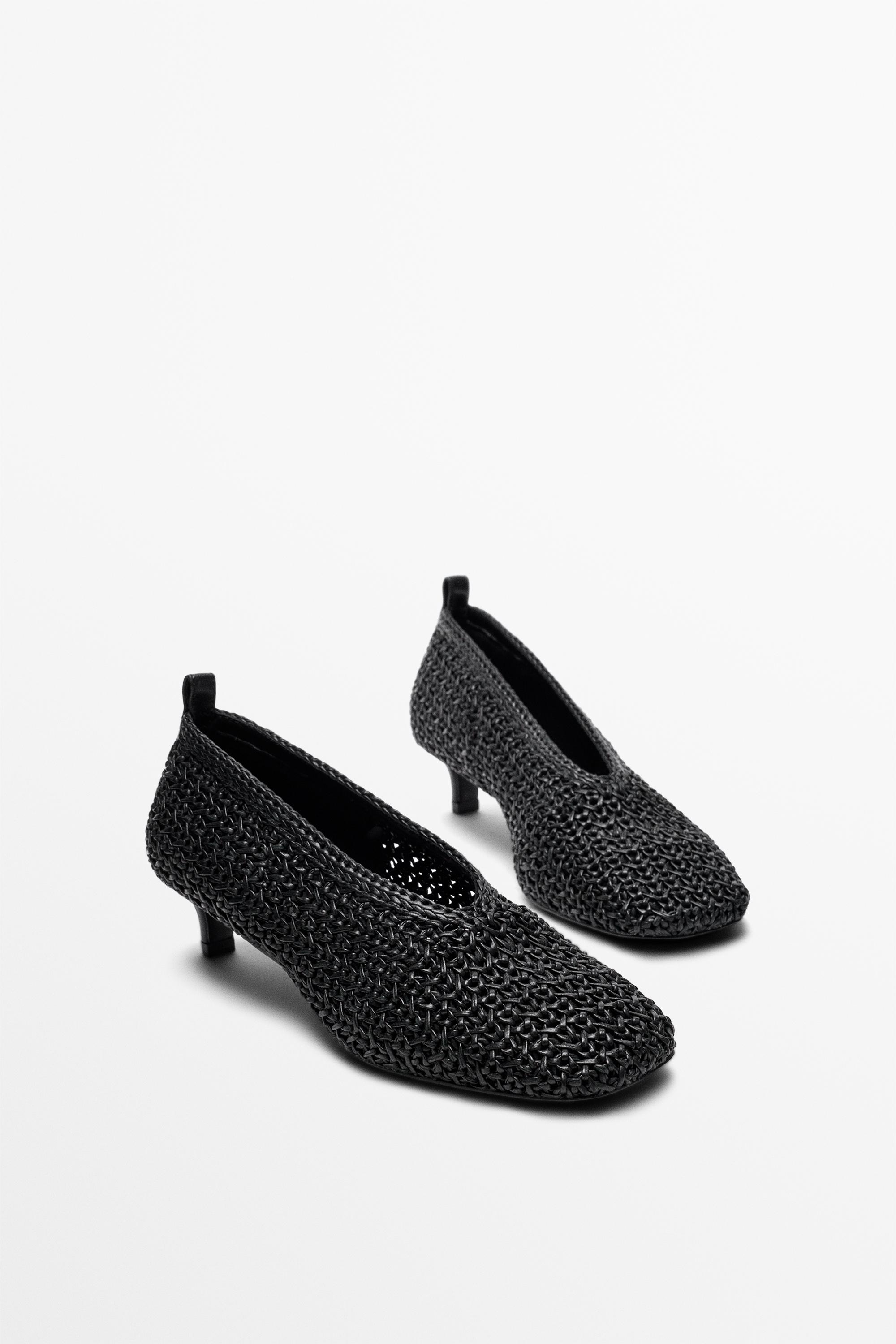 Braided leather heel shoes