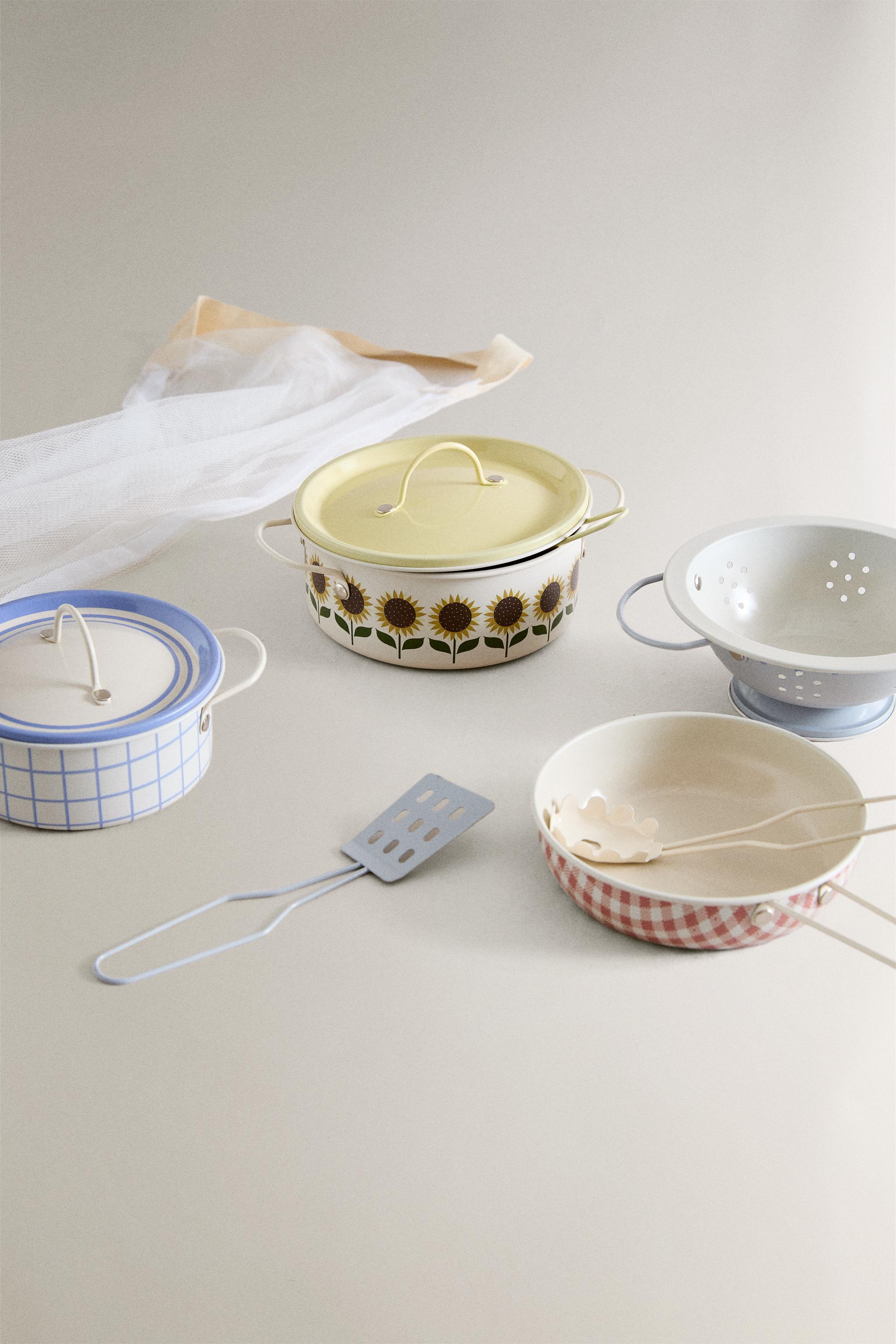 KIDS' TOY UTENSIL SET — Multicolored