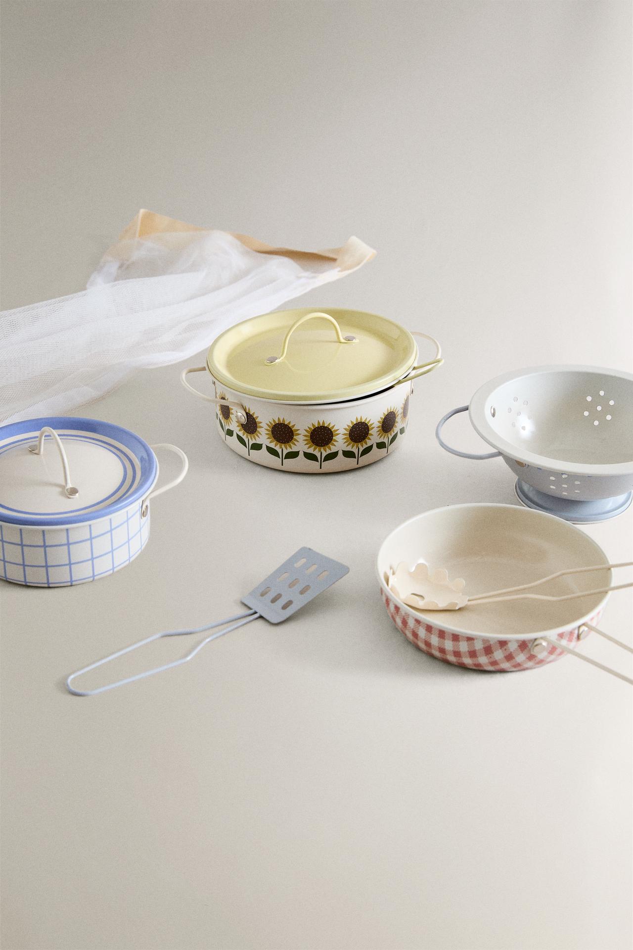 KIDS' TOY UTENSIL SET — Multicolored