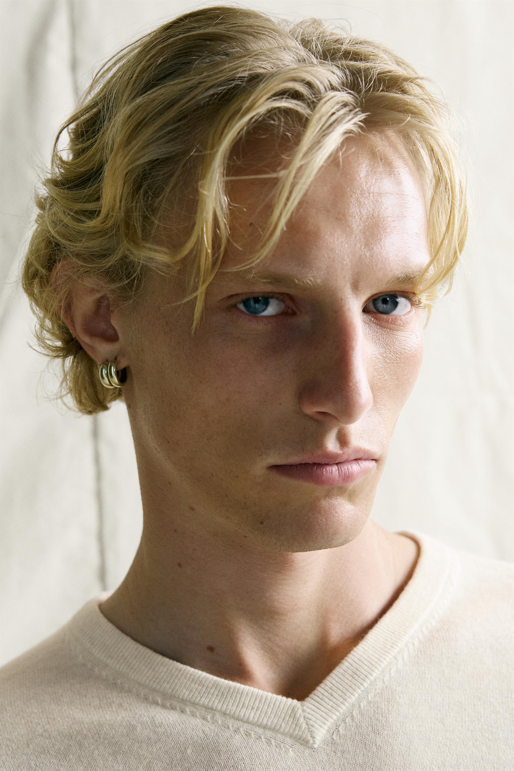 REGULAR FIT V-NECK JUMPER