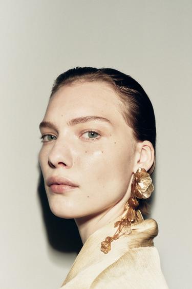 RAISED FLOWER EARRINGS - Golden by Zara - Image 0