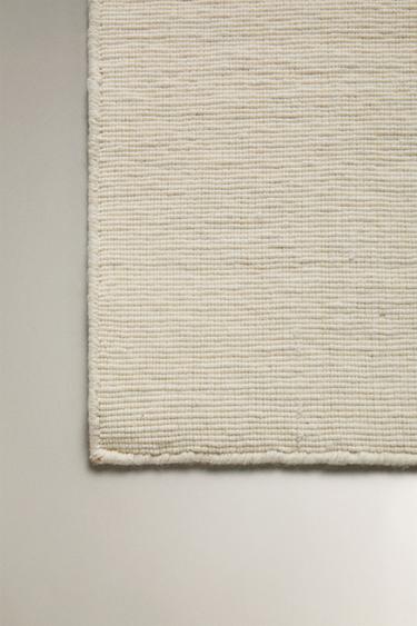 GULVTÆPPE I ULD MED BØLGEKANT - råhvid fra Zara