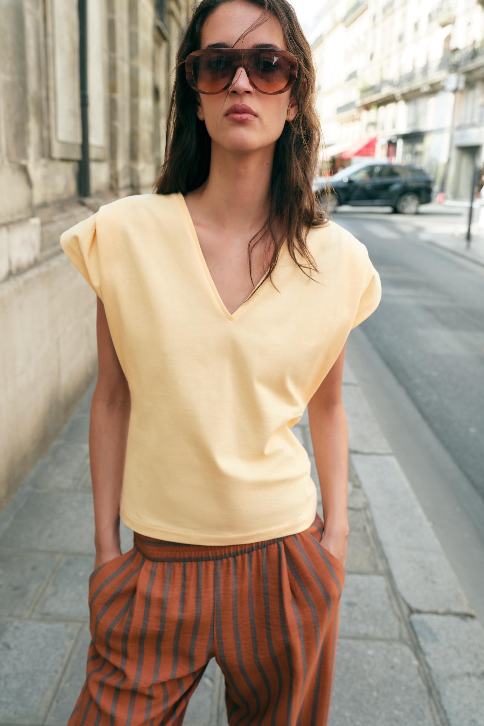 COTTON V-NECK T-SHIRT — Peach