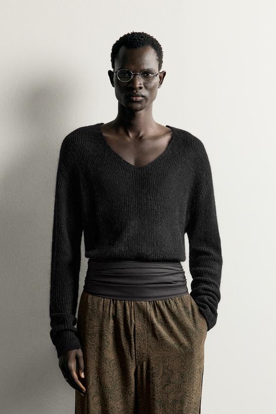 PULL COL EN V TEXTURÉ - Noir de Zara - Image 1