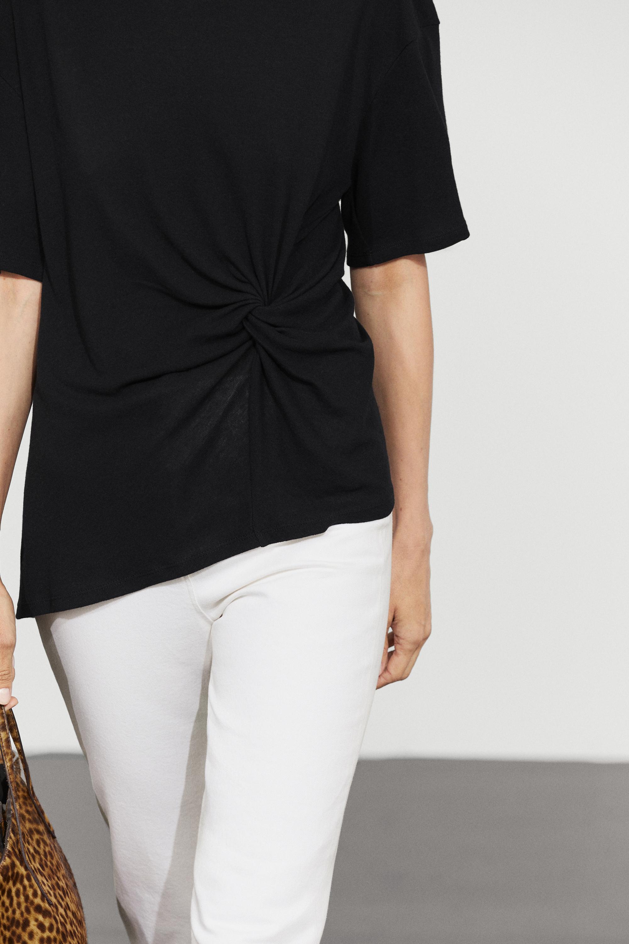 Asymmetric knot-detail T-shirt