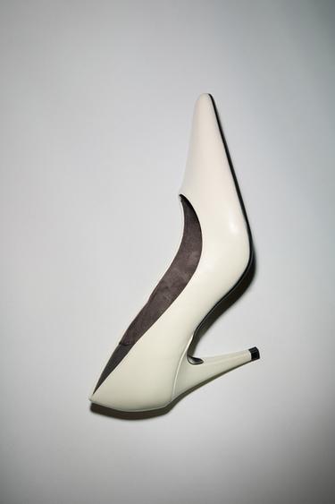 КОЖАНЫЕ ТУФЛИ НА КАБЛУКЕ — Небеленый от Zara