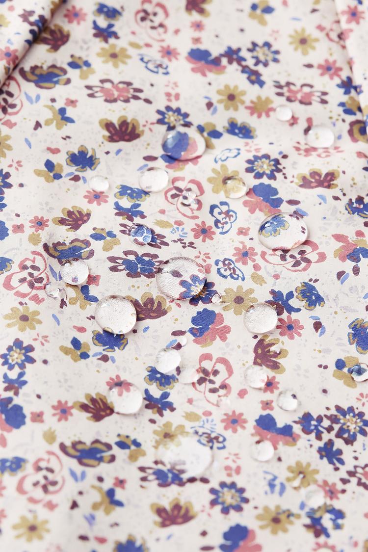 Impermeable floral de goma resistente al agua 6