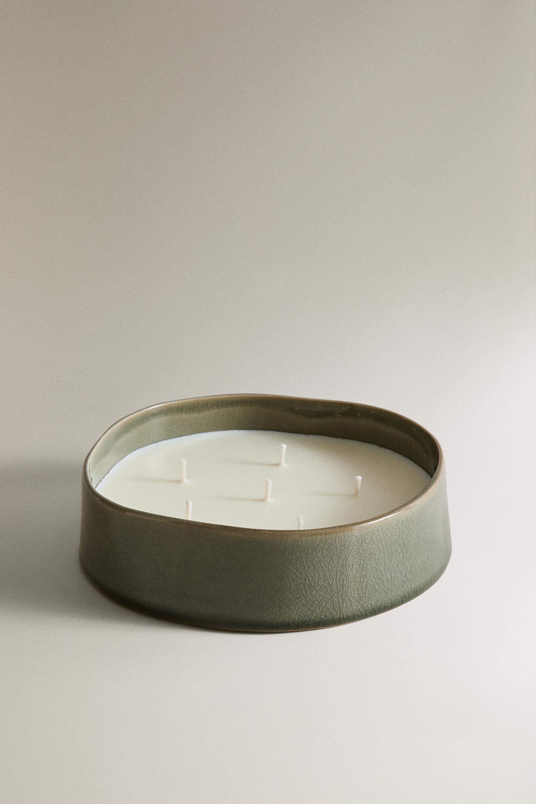 (590 G) PURE GARDENIA SCENTED CANDLE — white