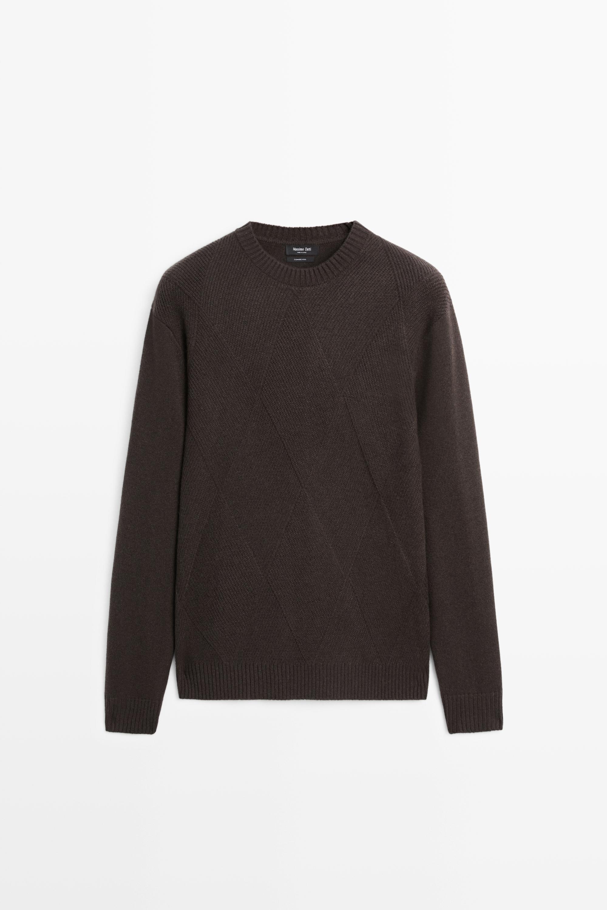 Cashmere wool blend knit sweater with crew neck