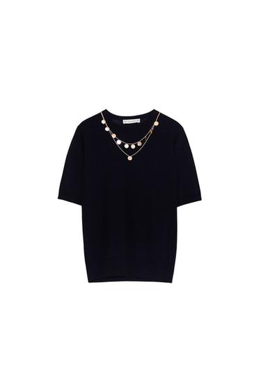SWEATER WITH CHAIN NECKLACE