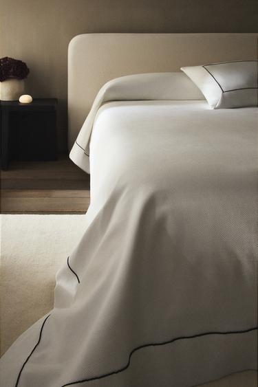 BEDSPREAD WITH PIPING - White by Zara