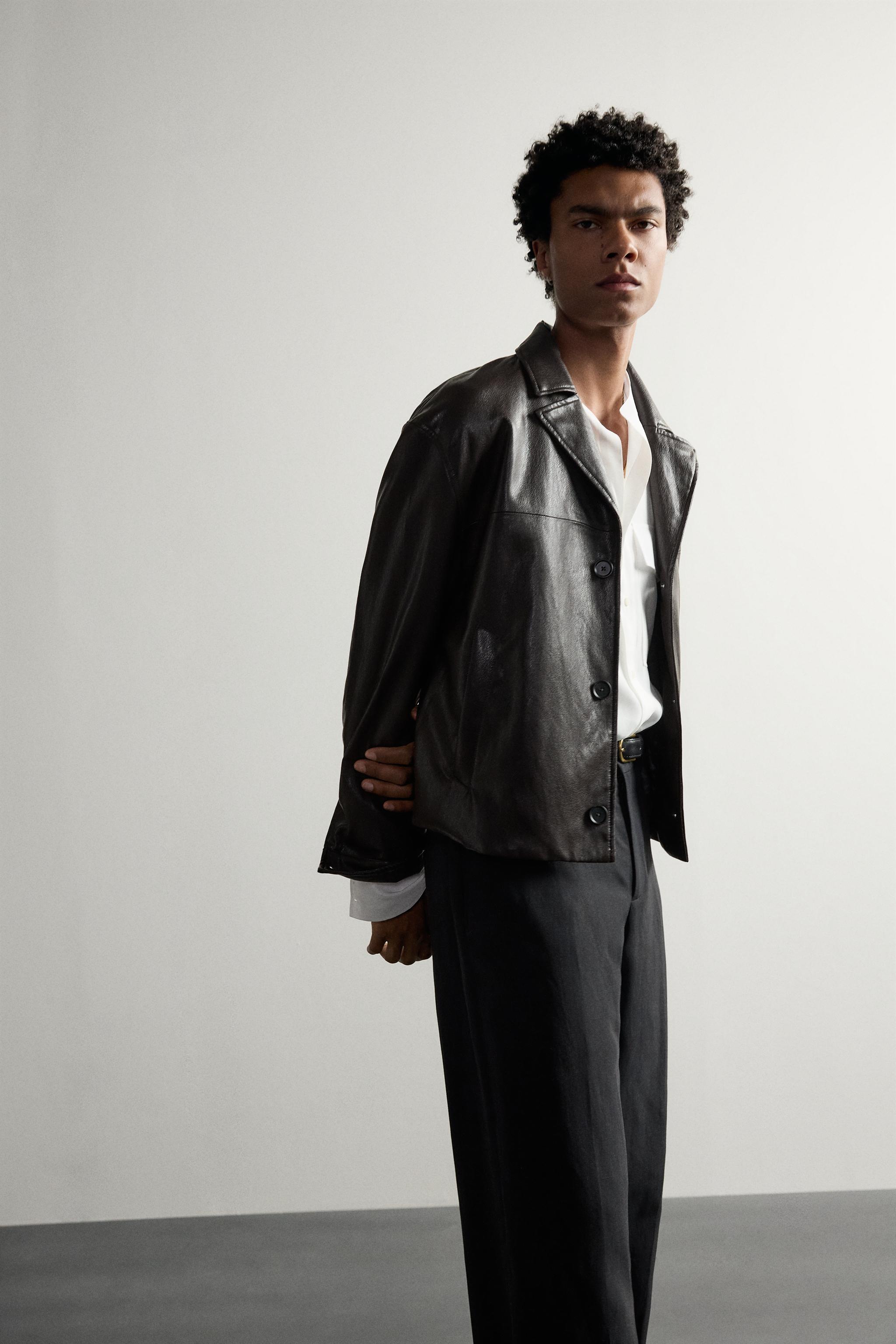 BLOUSON COURT EN MATIÈRE SYNTHÉTIQUE