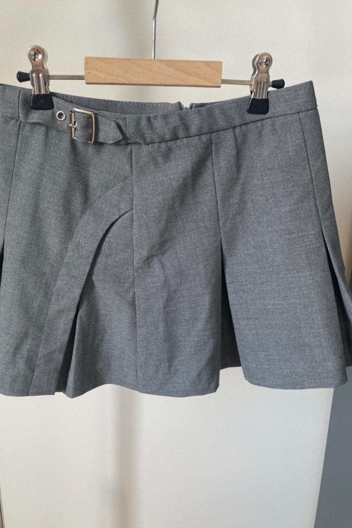 BOX PLEAT SKIRT WITH BUCKLE