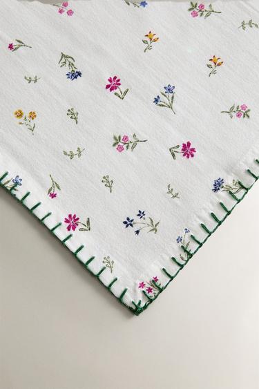 PACK OF FLORAL PRINT NAPKINS (PACK OF 2) - White by Zara - Image 2