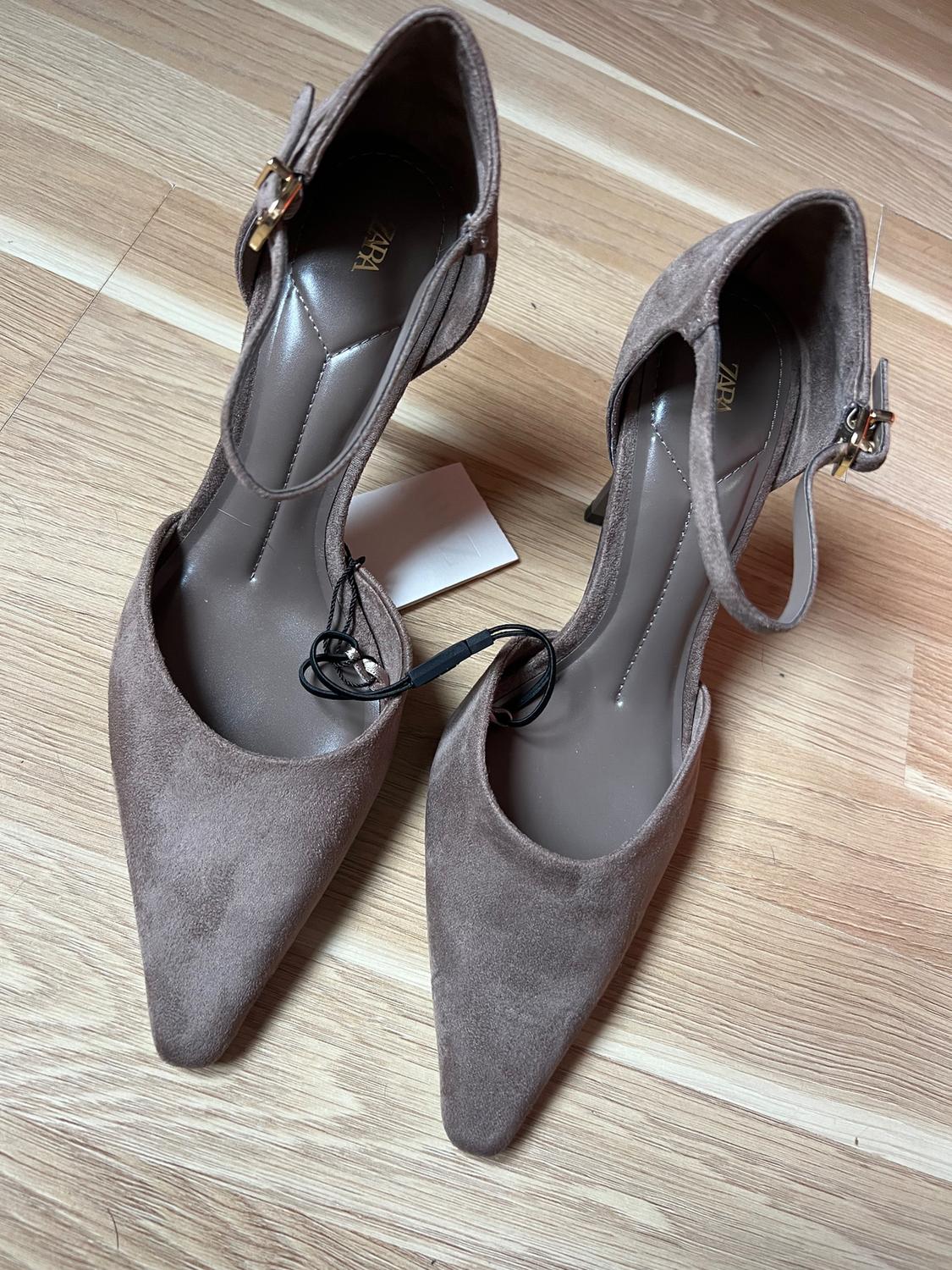 HIGH-HEEL ANKLE STRAP SHOES - Image 3