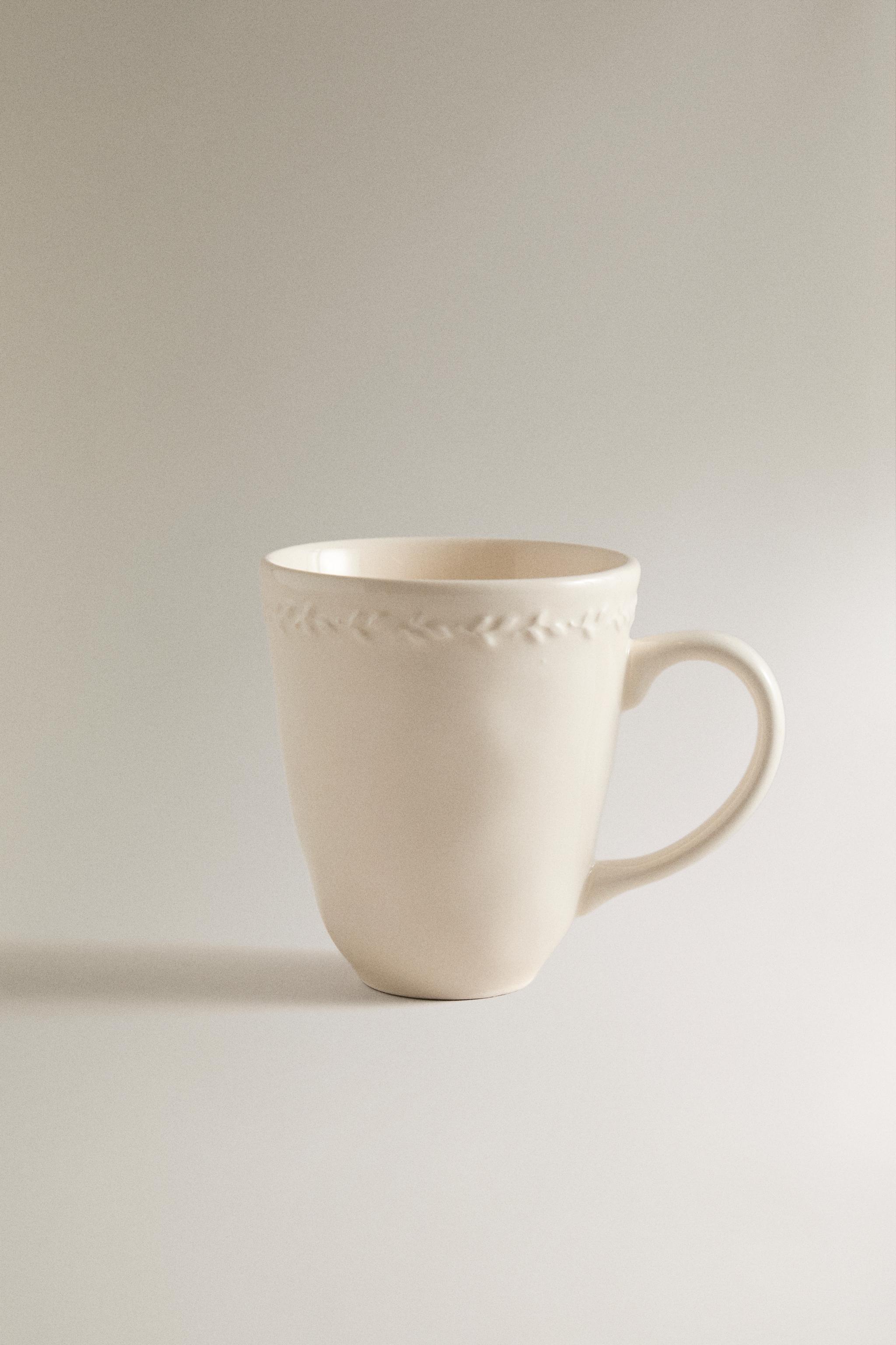 EARTHENWARE MUG WITH RAISED EDGE — Cream