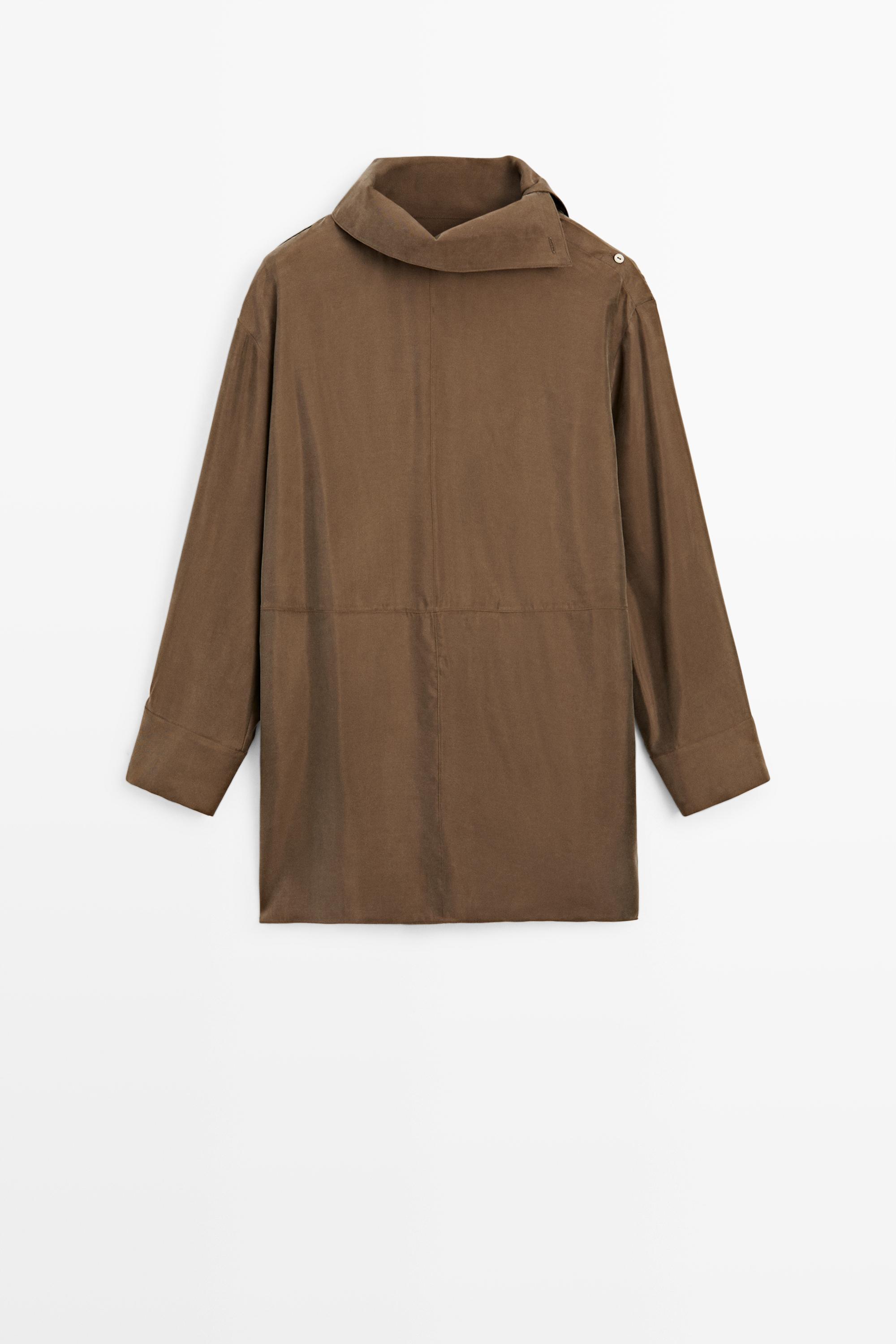 Robe courte fluide à col asymétrique