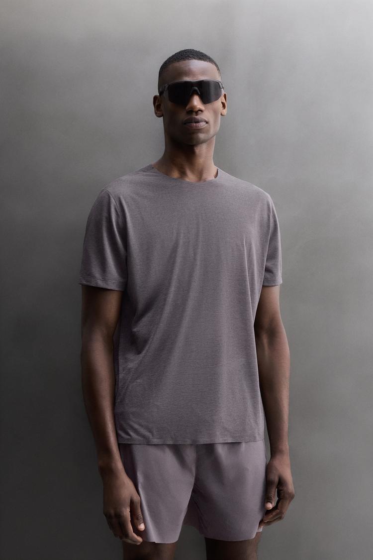 LIGHTWEIGHT STRUCTURED RUNNING T-SHIRT
