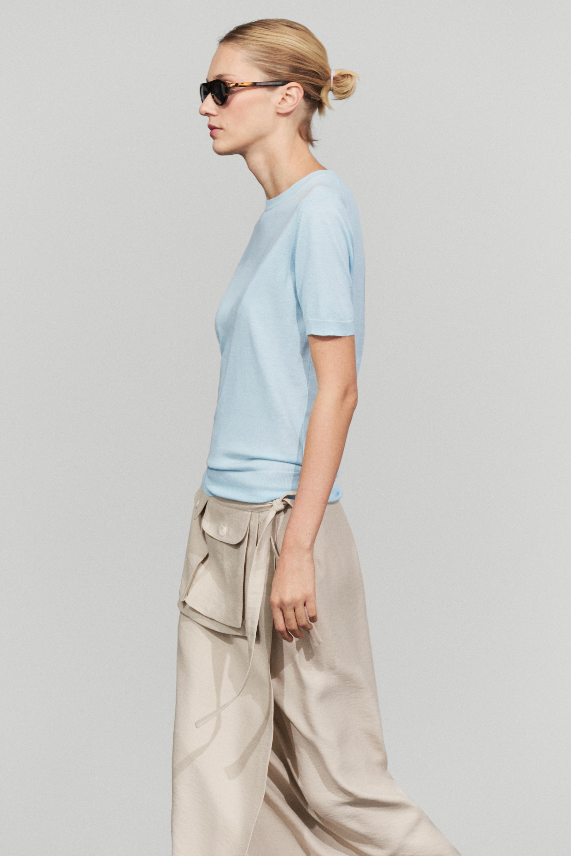 Short-sleeve fine-knit sweater