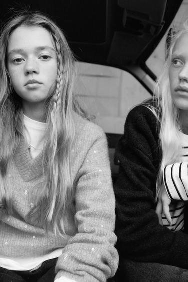 JERSEY PUNTO LENTEJUELAS - Fucsia de Zara