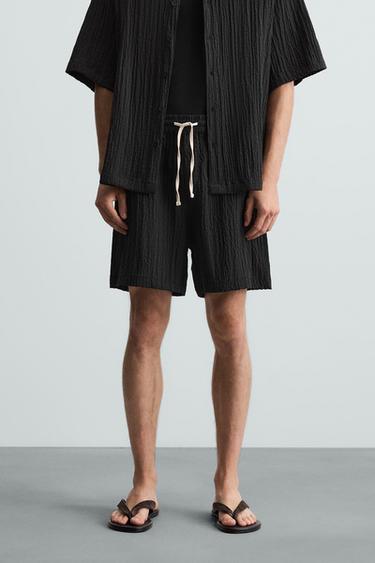 JACQUARD CRINKLE-EFFECT BERMUDA SHORTS - Black by Zara