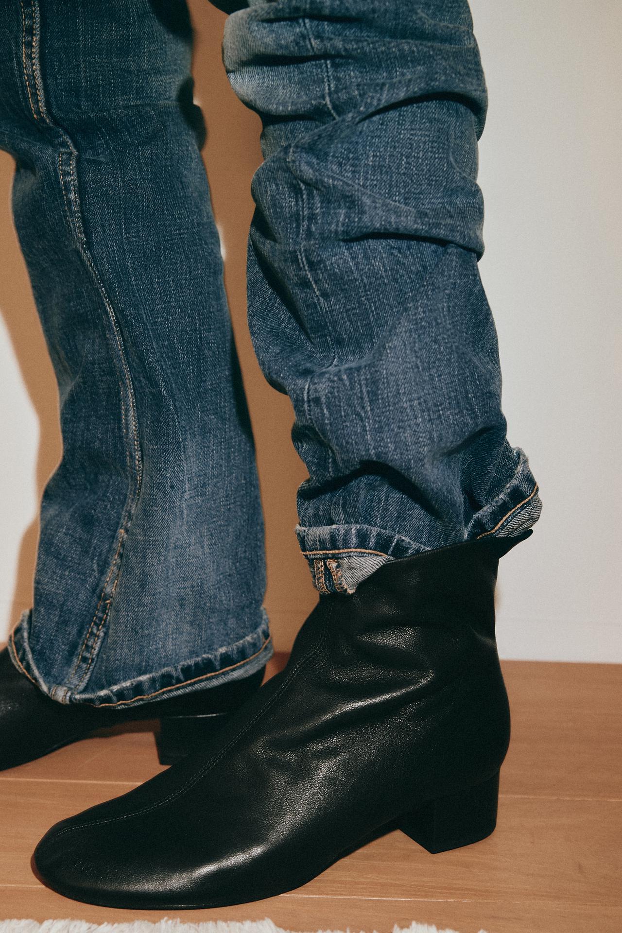 LEATHER BLOCK HEEL ANKLE BOOTS — Black
