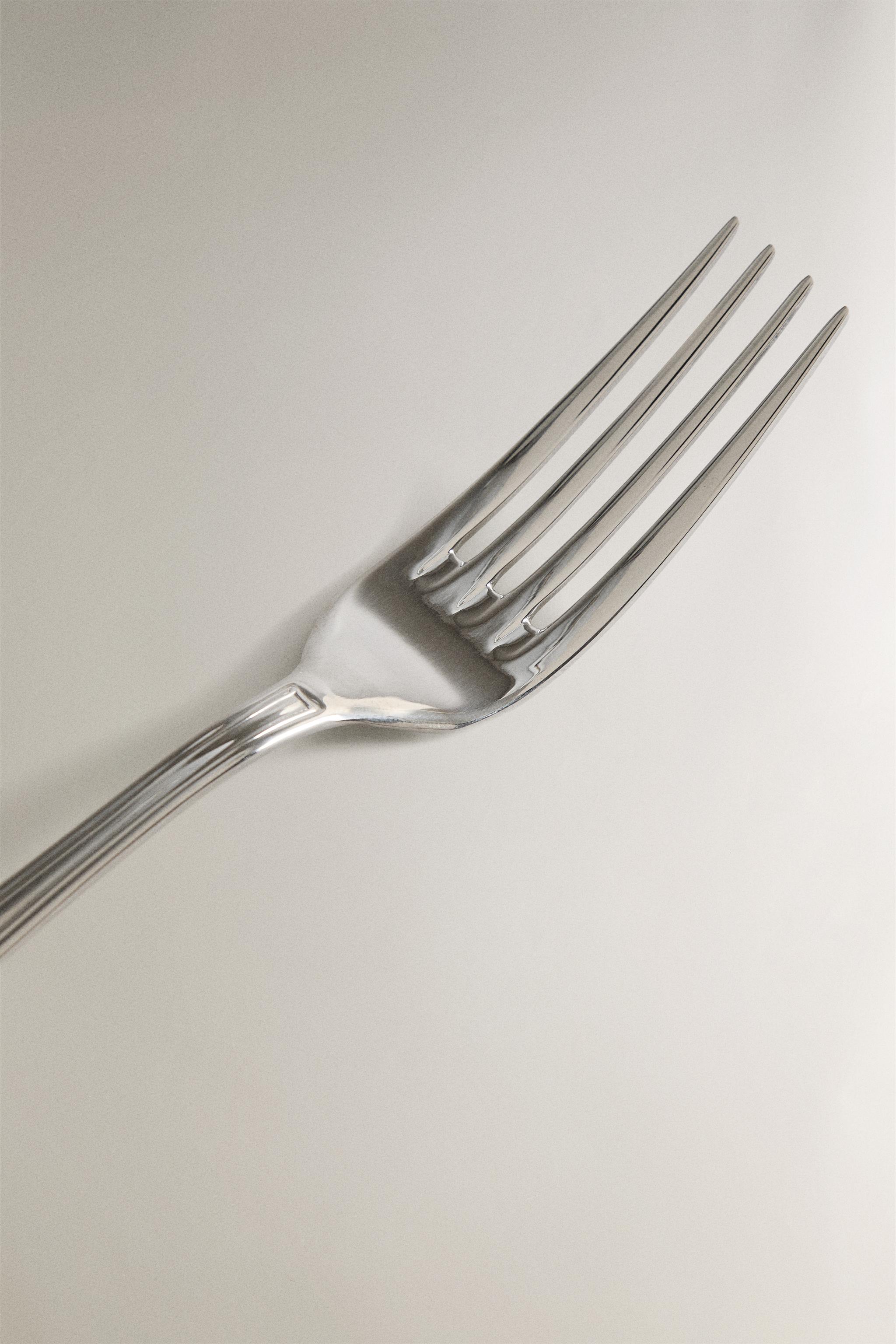 FOURCHETTE EN ACIER BRILLANT